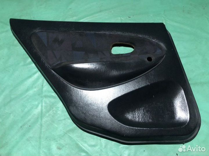 Обшивка двери задняя левая Mitsubishi Carisma