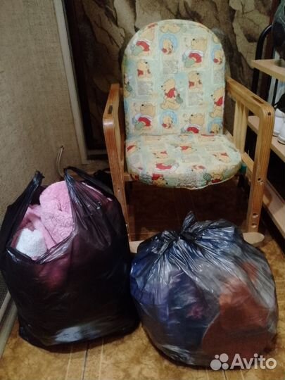 Стульчик для кормления+ 2 пакета вещей на девочку