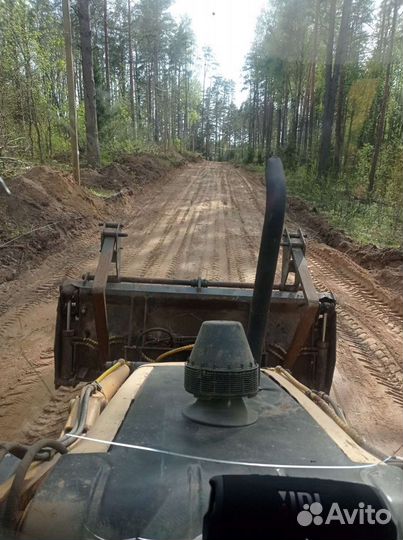 Экскаватор-погрузчик с опытным машинистом