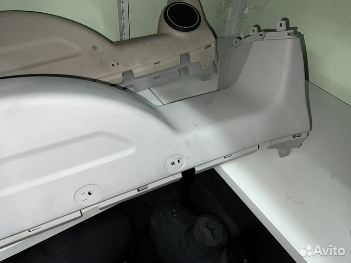 Обшивка двери багажника Паджеро 4