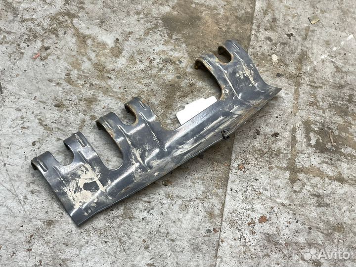 Кронштейн противошумного экрана scania R500PDE