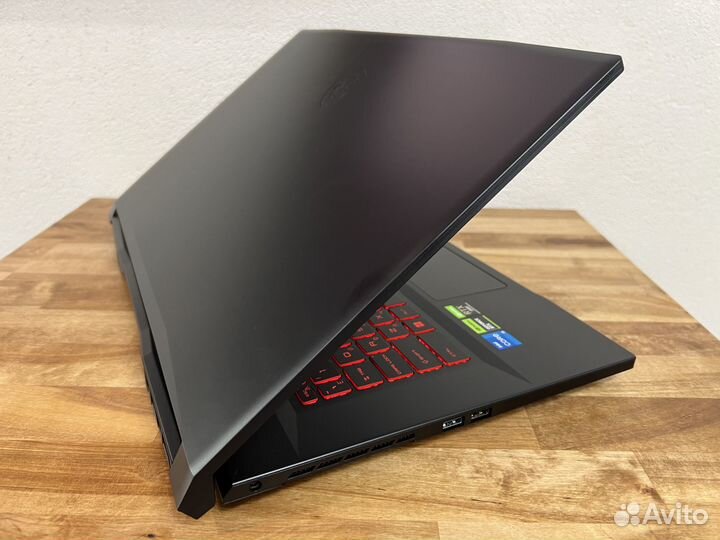 Новый гарантия 17.3 MSI 12 ядер 12Gb RTX2050 144Hz