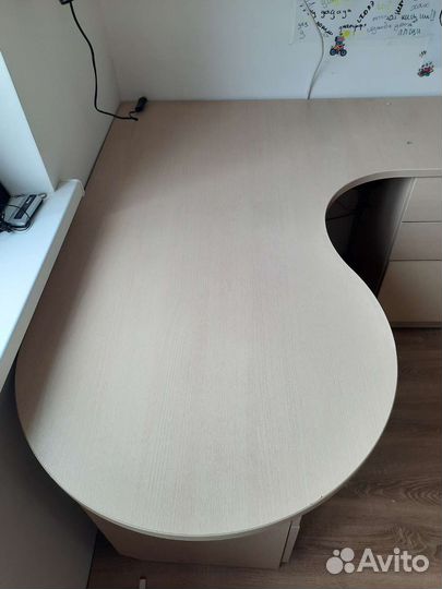 Угловой письменный стол