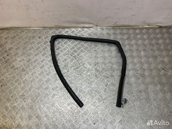 Уплотнитель стекла Nissan Qashqai J10 MR20DE 2007