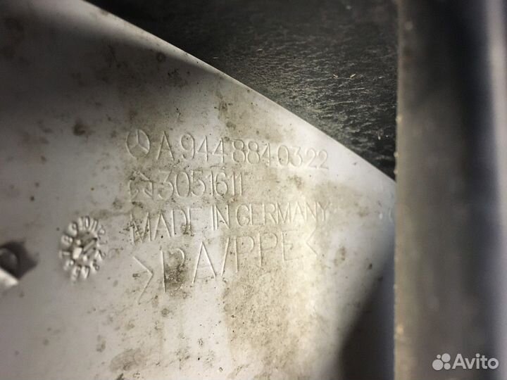 Дефлектор кабины правый Mercedes-Benz Axor