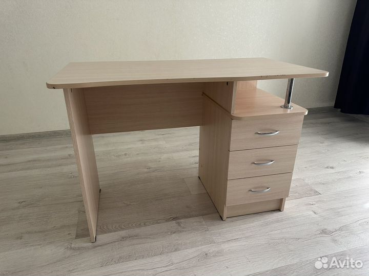 Письменный стол