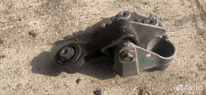 Кронштейн двигателя Peugeot 407 2005