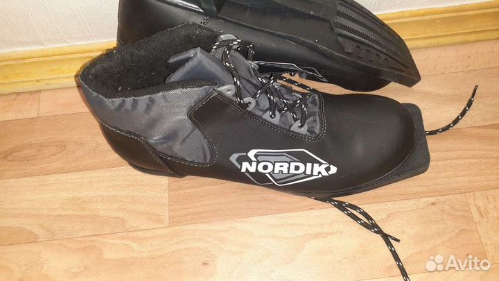 Лыжные ботинки