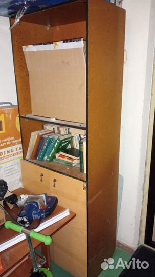 Шкаф с книгами