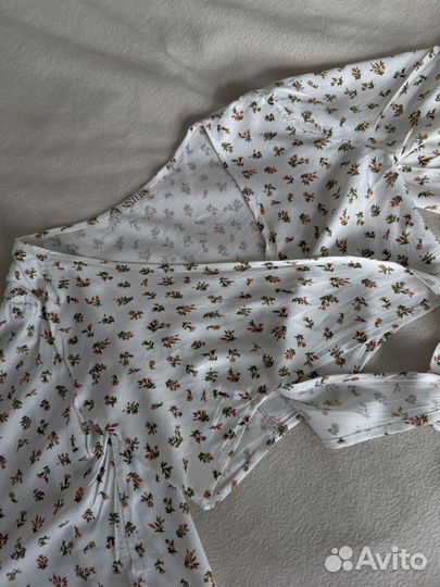 Летний женский костюм с юбкой на запах