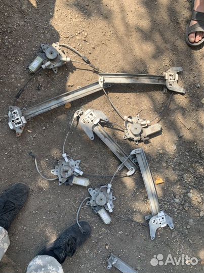 Стеклоподьемники Nissan Primera P11