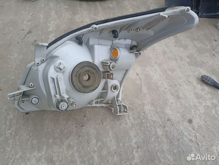 Фара правая Toyota Land Cruiser Prado120 2002-2009