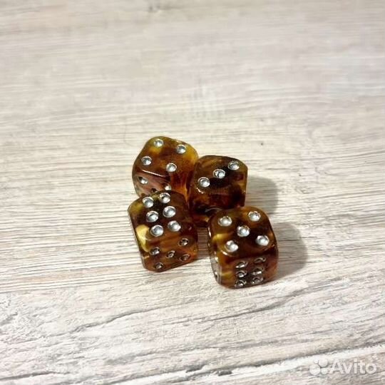 Янтарные кубики и со смолой ручной работы