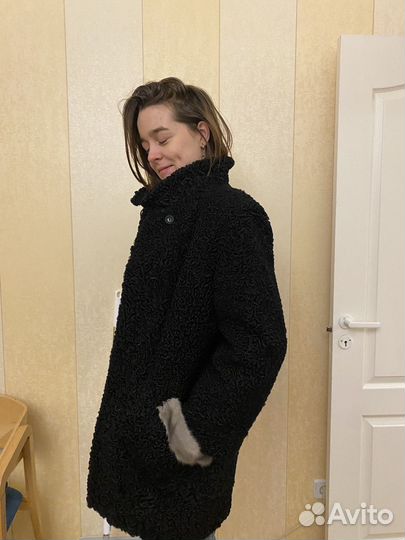 Шуба из каракуля черная