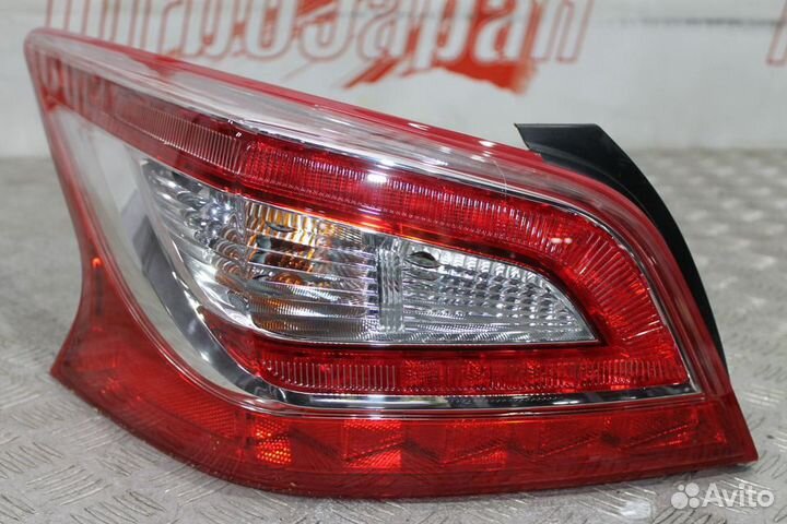 Фонарь задний левый Nissan Teana L33