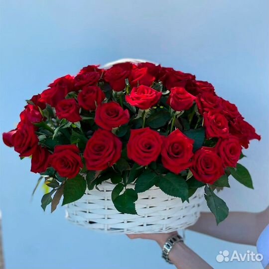 Розы в корзине