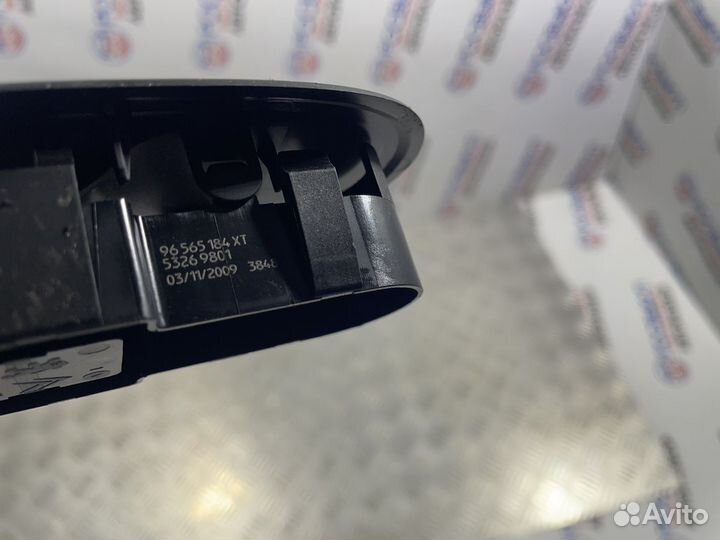 Кнопка стеклоподъемника Peugeot 308