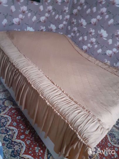 Покрывало на кровать бу.цена 500