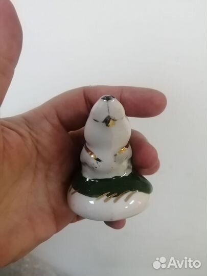Фарфоровая статуэтка