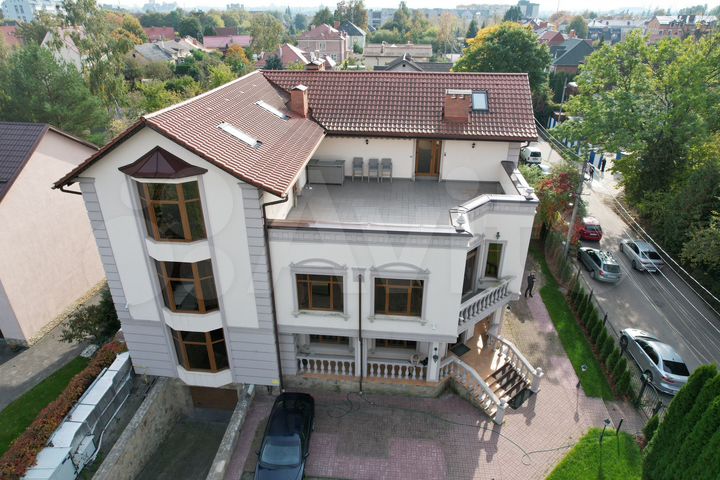 Здание, 710.4 м²
