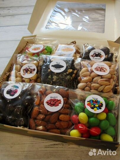 Подарочные наборы из орехов и сухофруктов