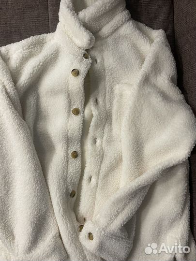 Кофта с пуговицами белая