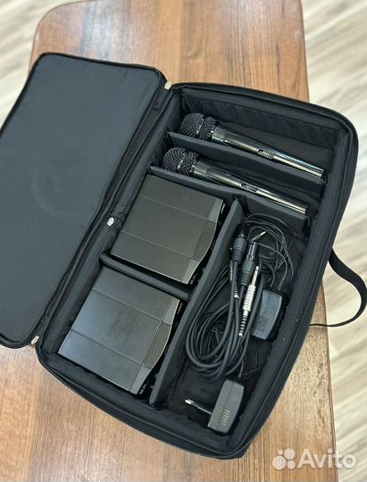 Радиомикрофон AKG SR-40