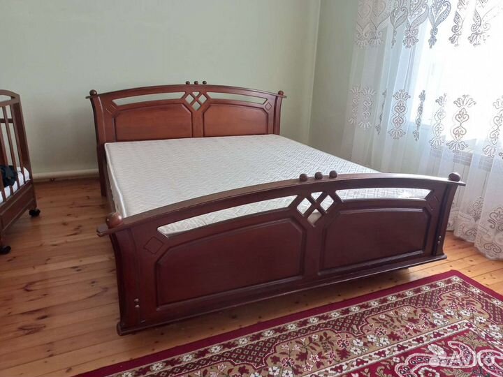 Спальный гарнитур из массива дерева бу