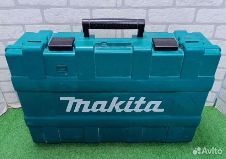 Отбойный молоток Makita HM1203C