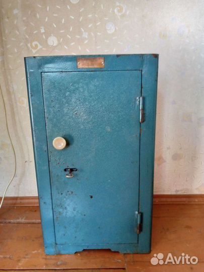 Сейф металлический