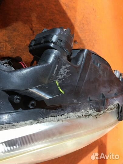 Фары Toyota Harrier mcu10w