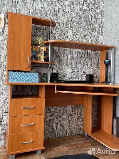 Компьютерный стол