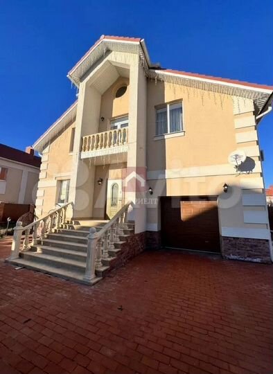 Коттедж 370 м² на участке 10 сот.