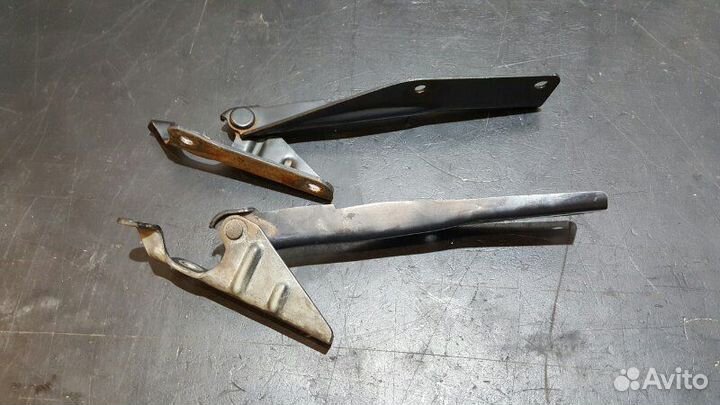 Петля капота Subaru Forester SG EJ25 07