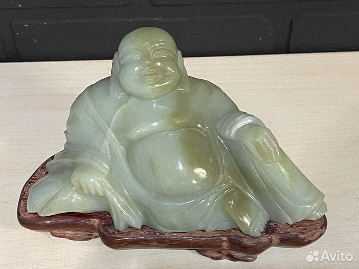 Будда. Старинная фигурка из нефрита