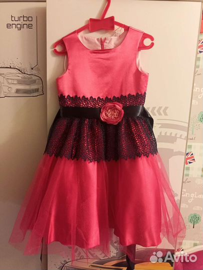 Платье праздничное на девочку (новое)