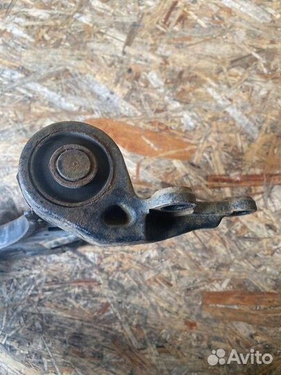 Рычаг передний левый Nissan Almera Classic