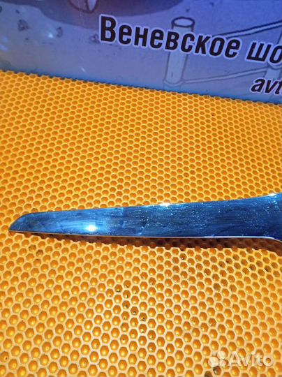 Молдинг капота Skoda Fabia