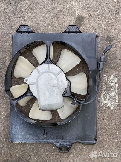 Диффузор радиатора Toyota Ipsum SXM10G