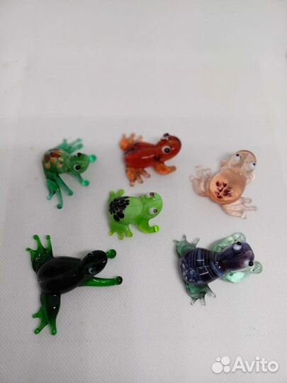 Фигурки из цветного стекла