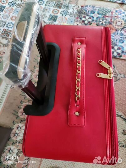 Чемодан на колесах новый