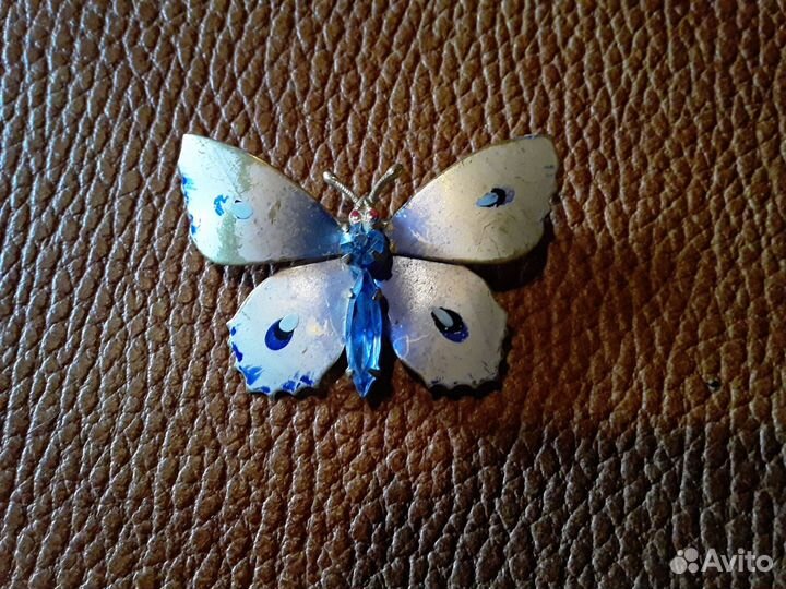 Винтажная брошка бабочка с камнями