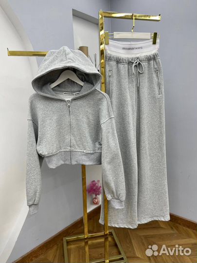 Спортивный костюм женский