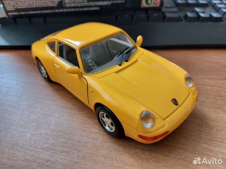 Коллекционная модель автомобиля Porsche 911 1:24