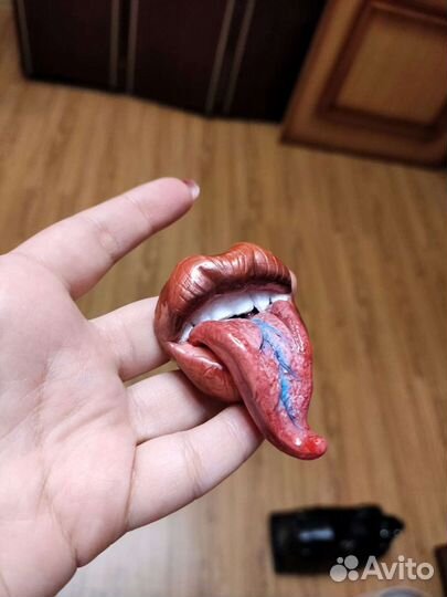 Брошь из полимерной глины Губы