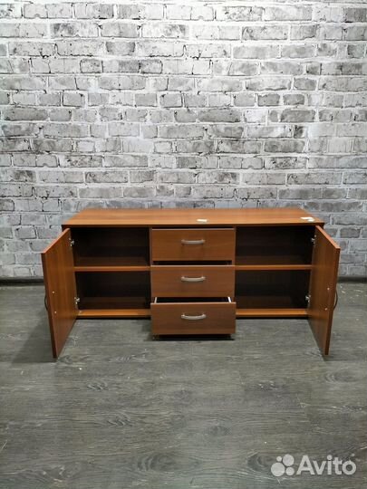 Длинная тумба с ящиками и полками