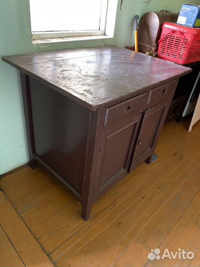 Стол обеденный деревянный