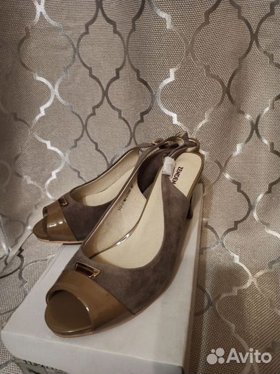 Босоножки женские