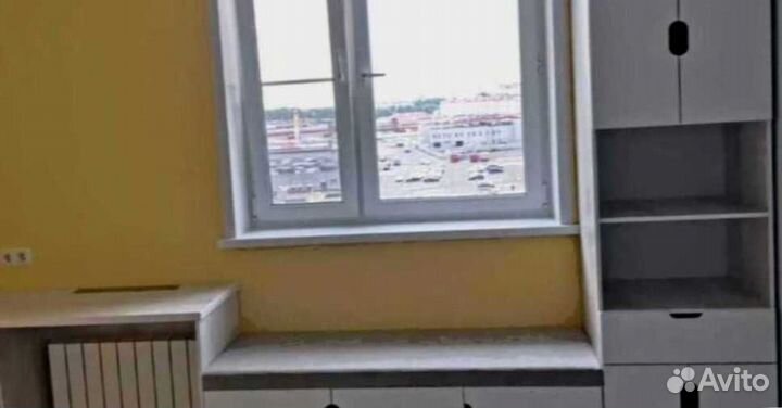 Рабочая зона в углу у окна