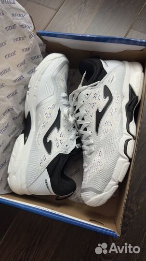 Кроссовки женские